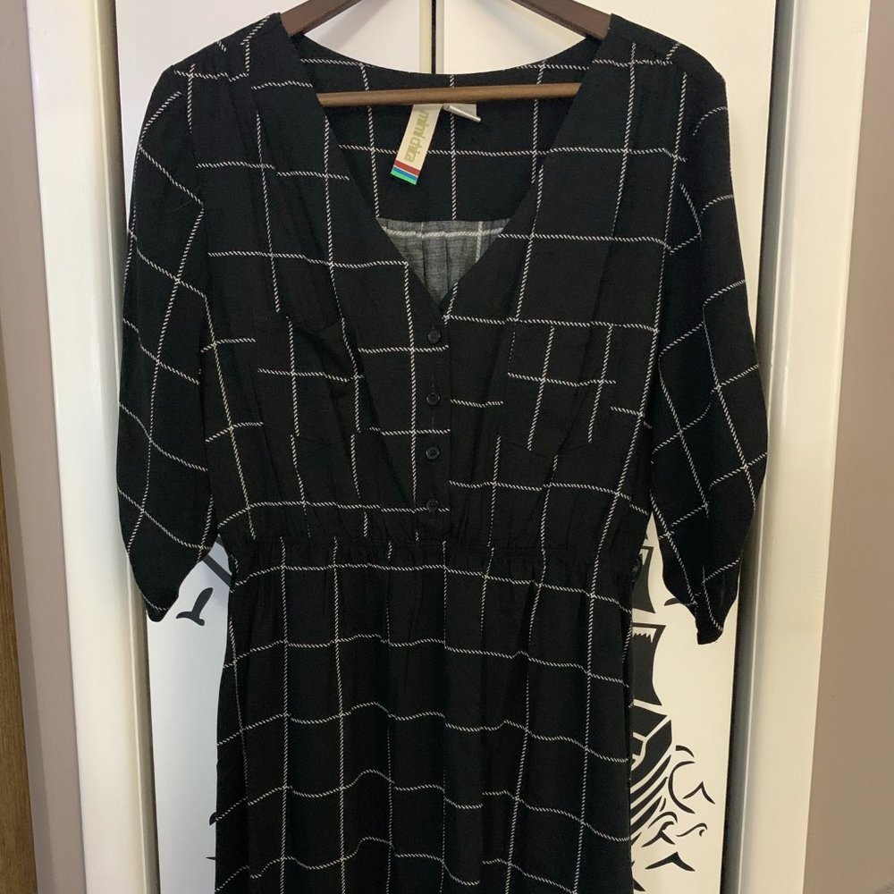 Black/White Dress
